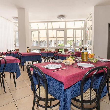 Hotel Villa Isola Rimini Buitenkant foto