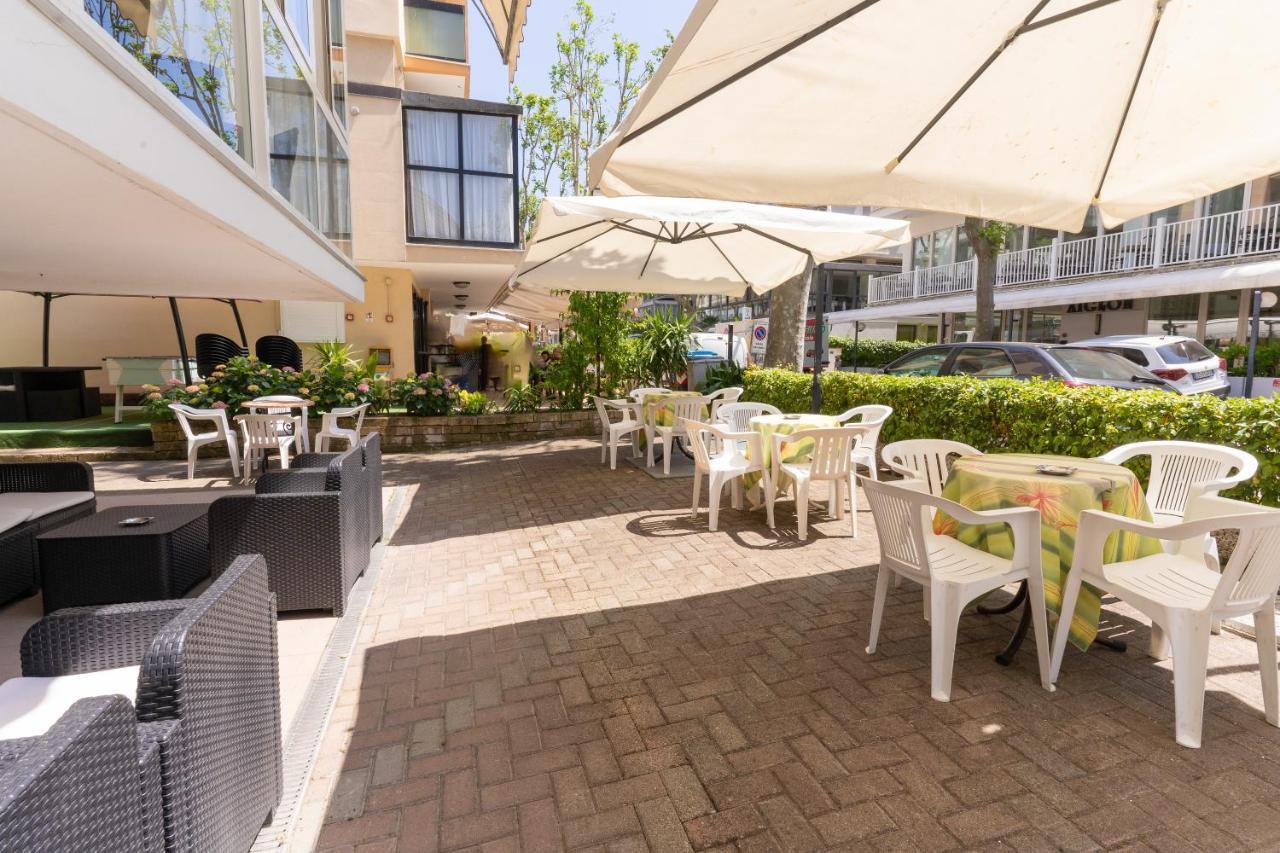 Hotel Villa Isola Rimini Buitenkant foto