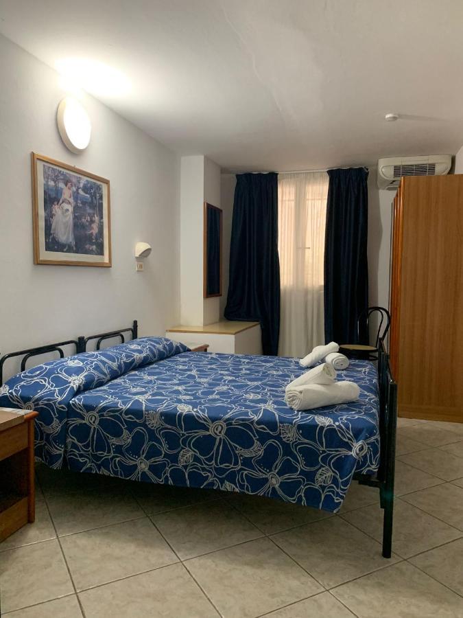 Hotel Villa Isola Rimini Buitenkant foto