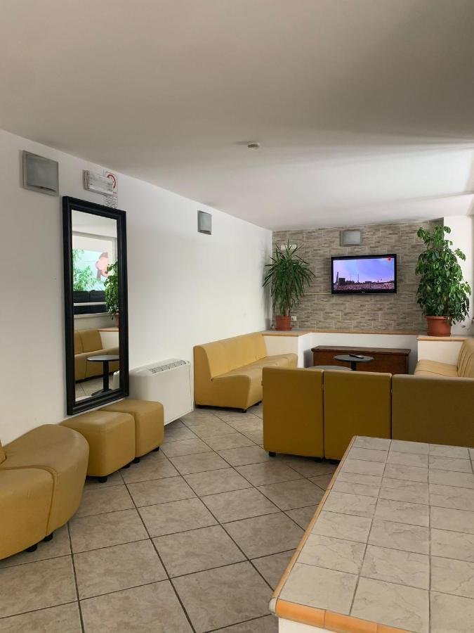 Hotel Villa Isola Rimini Buitenkant foto