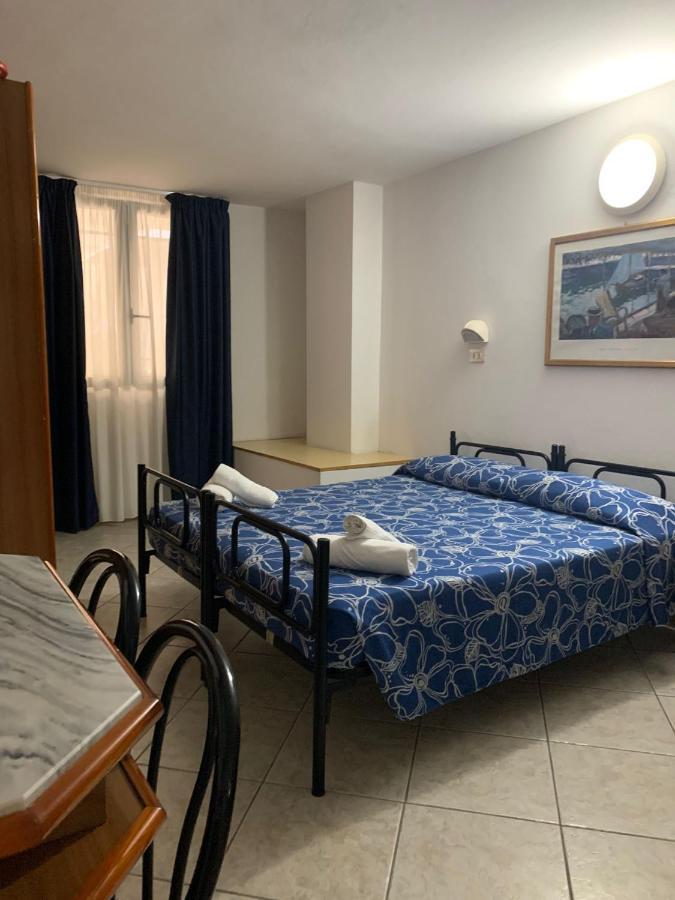 Hotel Villa Isola Rimini Buitenkant foto