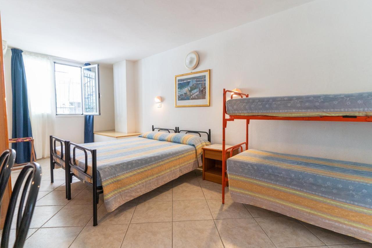 Hotel Villa Isola Rimini Buitenkant foto