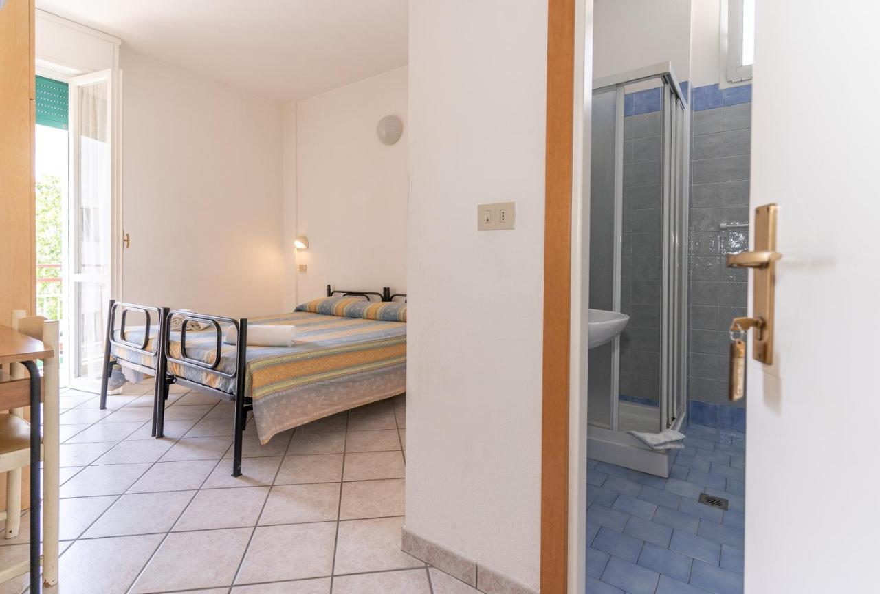 Hotel Villa Isola Rimini Buitenkant foto