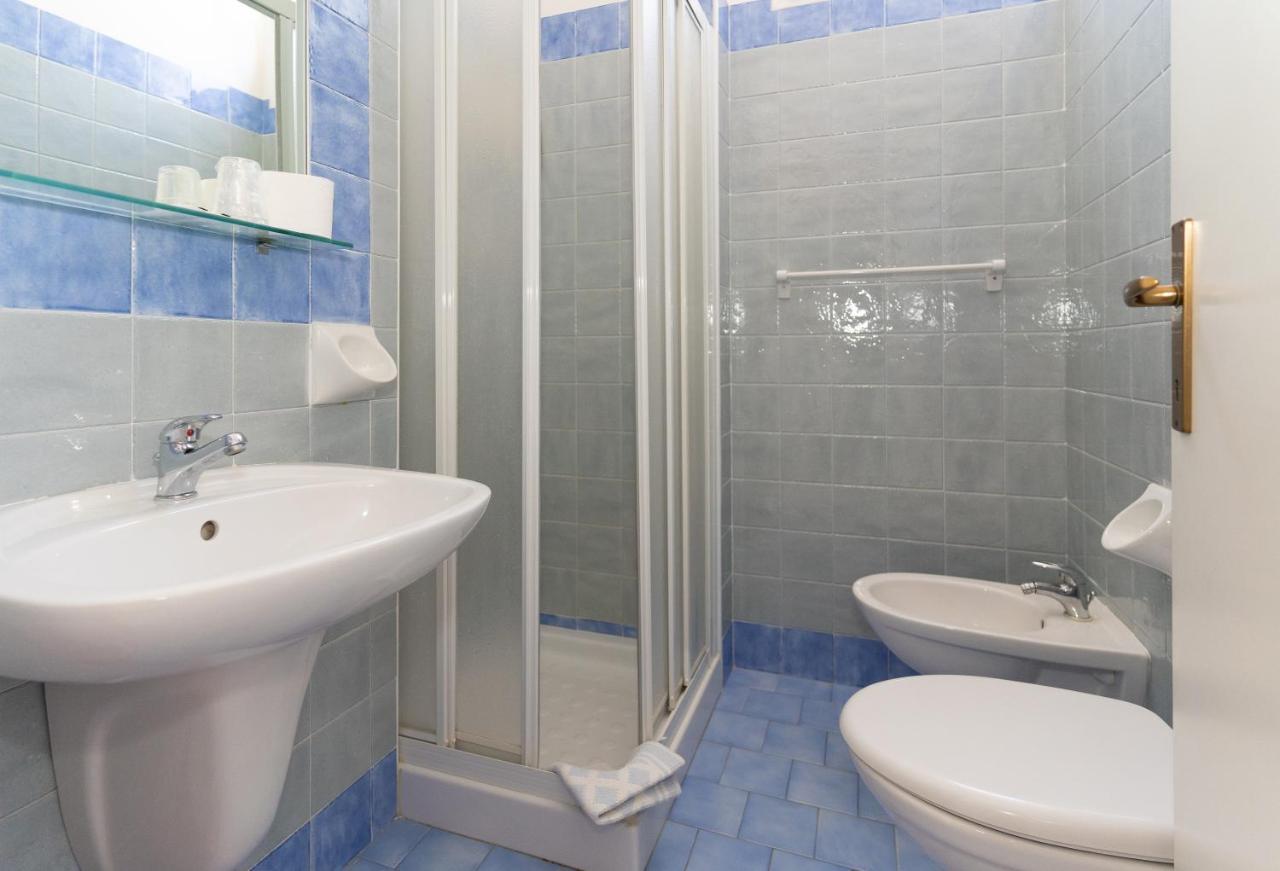 Hotel Villa Isola Rimini Buitenkant foto