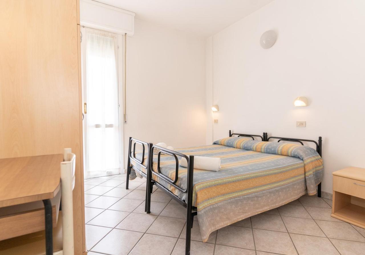 Hotel Villa Isola Rimini Buitenkant foto